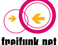 Das Logo von freifunk.net: Ein kleinerer Kreis mit dünner Linie links und zwei konzentrische Kreise rechts, der äußere ist dicker. Die Kreise überlappen sich und in den Kreisen ist jeweils ein gelber Pfeil, der auf den anderen Pfeil zeigt.